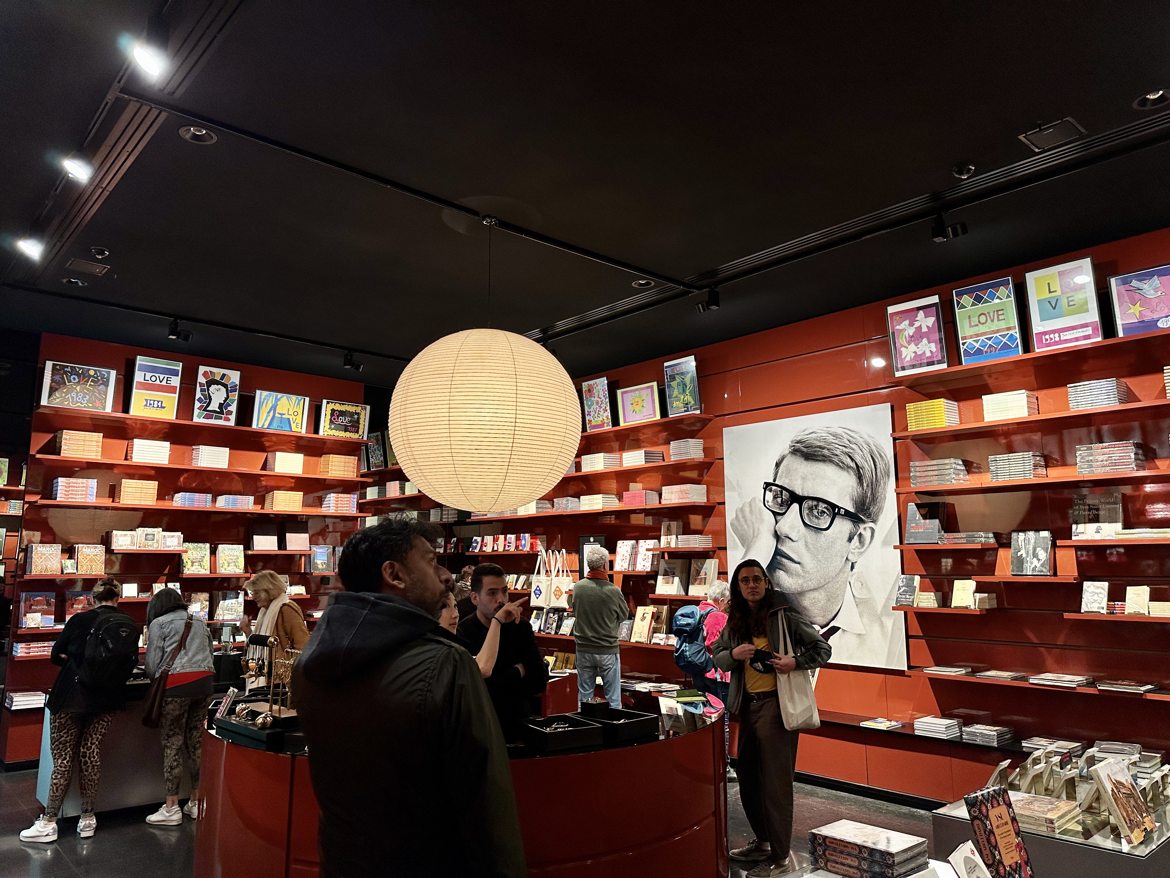 입생로랑 박물관 기념품 가게