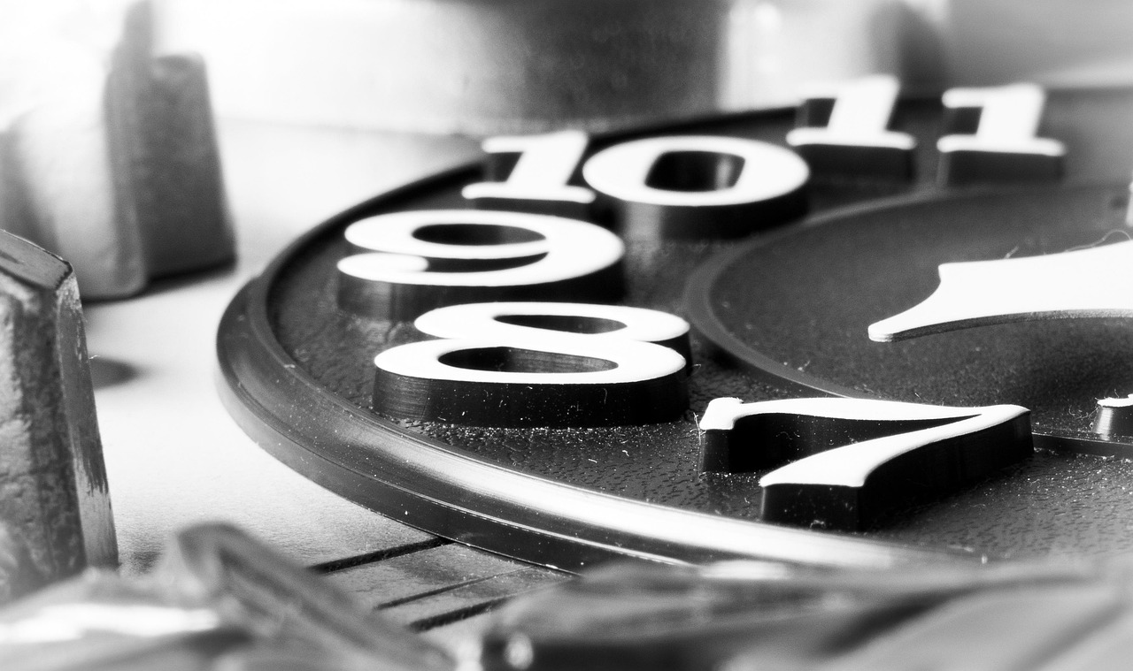 유럽의 숫자 미신과 동아시아의 숫자 관념 비교: 한국의 4, 중국의 8, 서양의 13