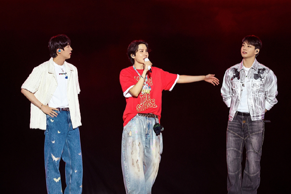 월드투어 ‘HOPE ON THE STAGE’