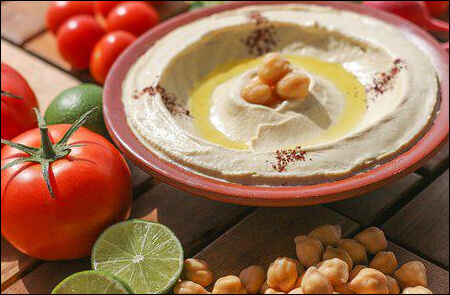 전통 스타일의 후무스