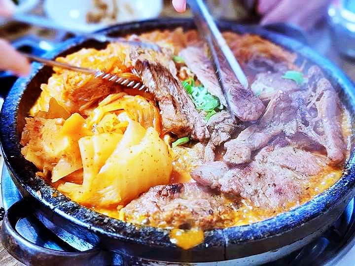 토요일은 밥이좋아 예산 백종원 예산시장 부근 묵은지 돼지갈비 맛집 묵은지김치찌개 묵은지 돼지갈비구이 예산10미 현지인 추천 토밥 좋아 방송정보