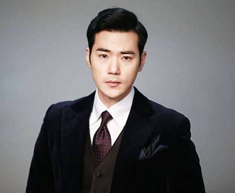 배우-김강우