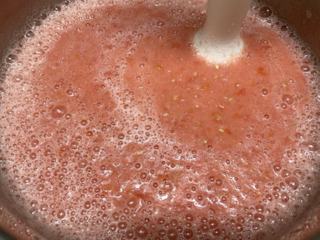 토마토 퓨레 만들기 - 덩어리 재료 모두 갈기