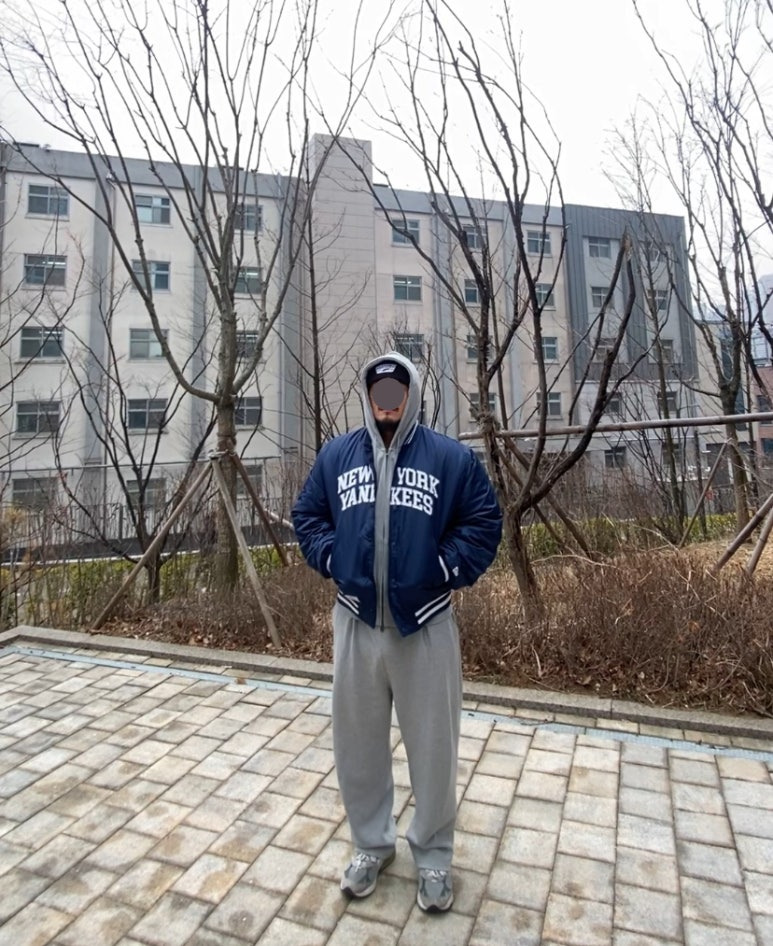 데일리룩('26.1.15.)반스 VANS 밀포드 비니, 뉴에라 MLB 뉴욕양키스 스타디움재킷 야구점퍼, 토피 그레이 후드티 집업, 토피 그레이 와이드 팬츠, 뉴발란스 993 그레이