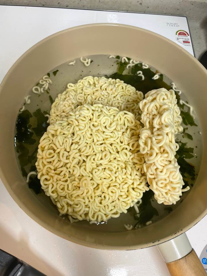 짜파구리 만드는 사진