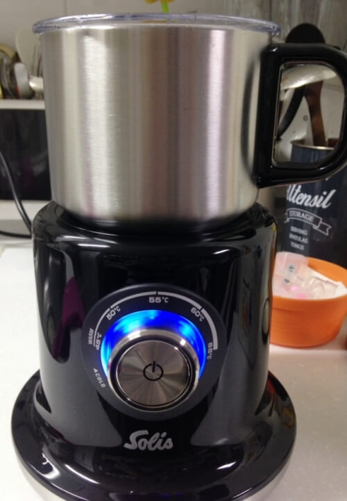 솔리스 본체와 저그 사진