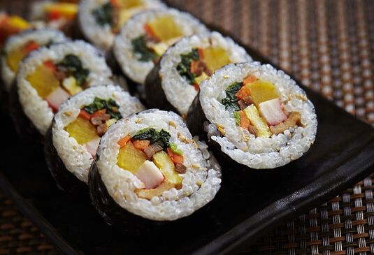 김밥과 스시 관련 사진
