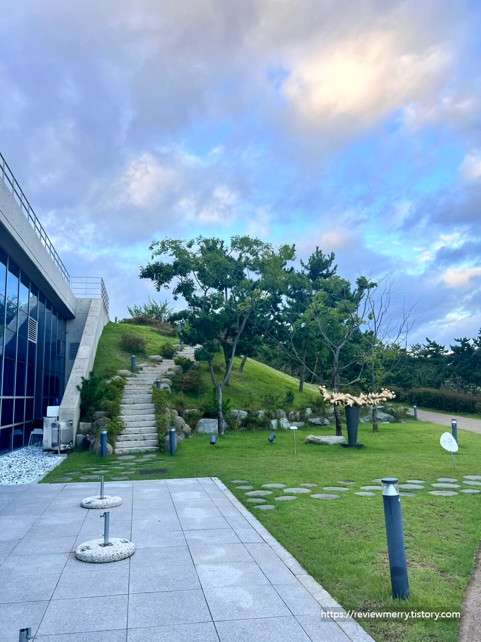 장도 내부 산책길