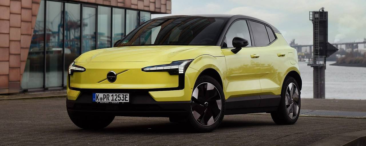 볼보 EX30 모스 옐로우 에디션