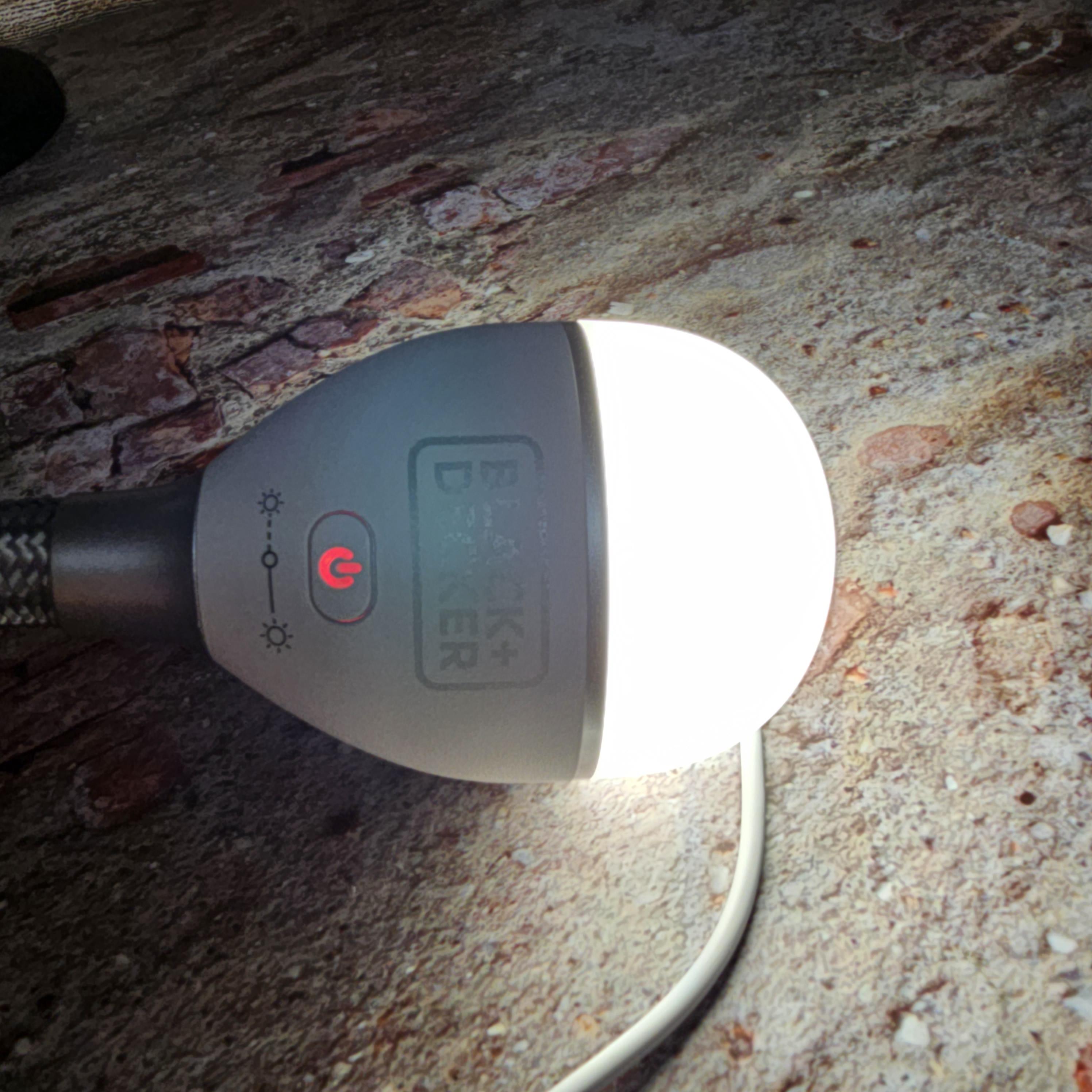 [블랙앤데커] 2in1 다용도 캠핑랜턴 무선 플렉서블 LED 라이트 충전하면서 켤수 있습니다.