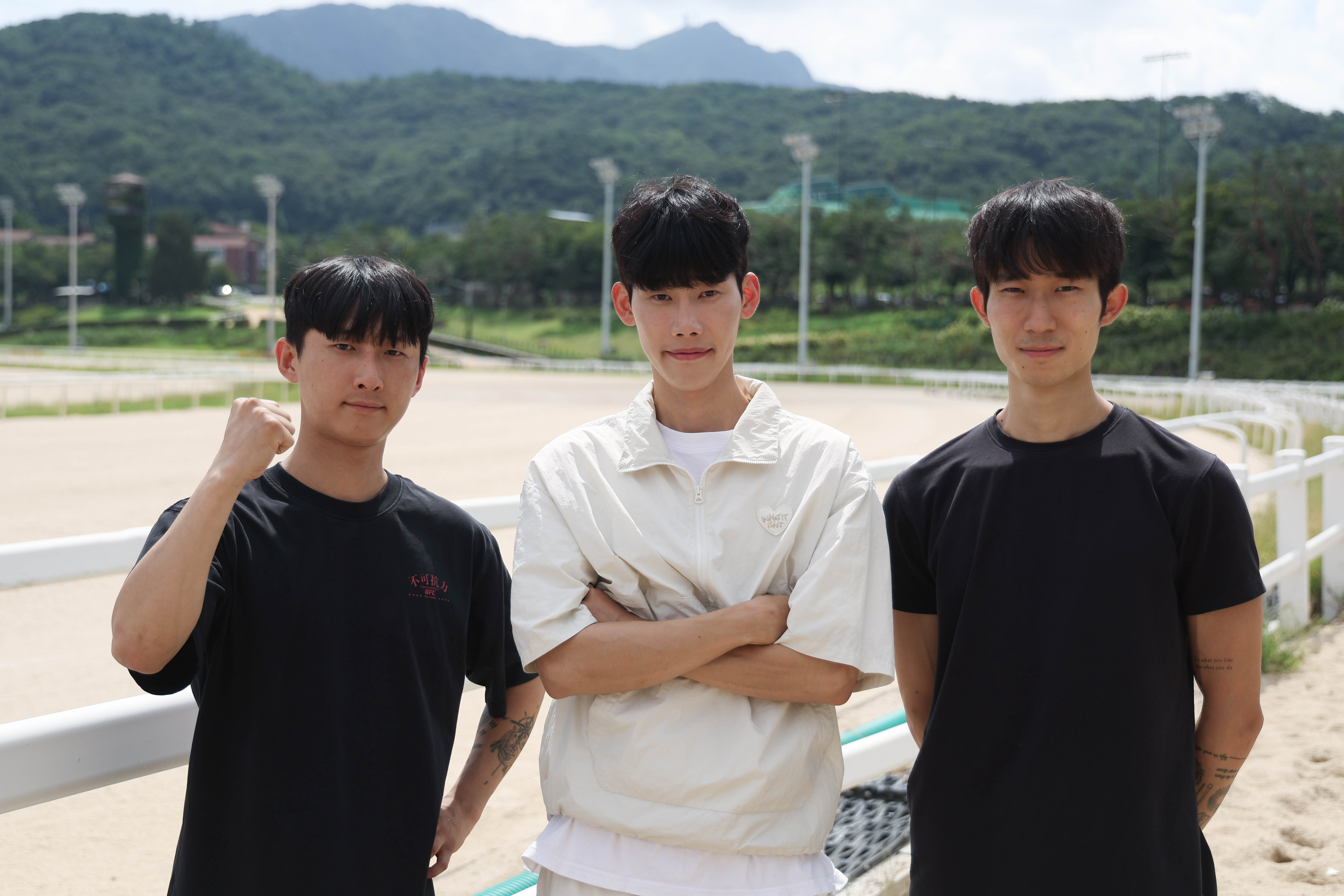 왼쪽부터 우인철 권중석 조성환 신인 기수