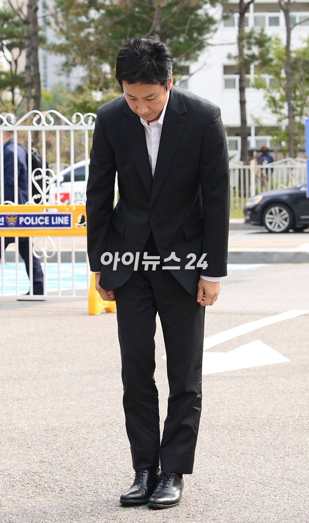 마약 투약혐의로 입건된 배우 이선균이 4일 오후 인천 남동구 인천논현경찰서로 출석하고 있다. [사진=정소희 기자]