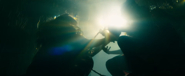 물속에서서아이를낳은한어머니