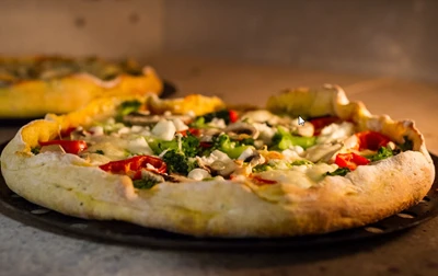 피자 위에 무화과를 토핑으로 얹어보세요