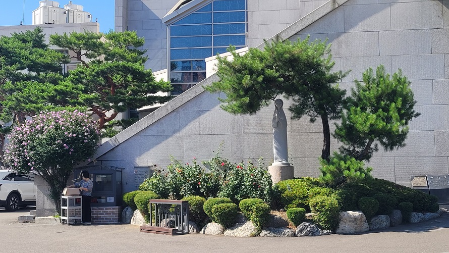 안양 중앙성당 성모동산