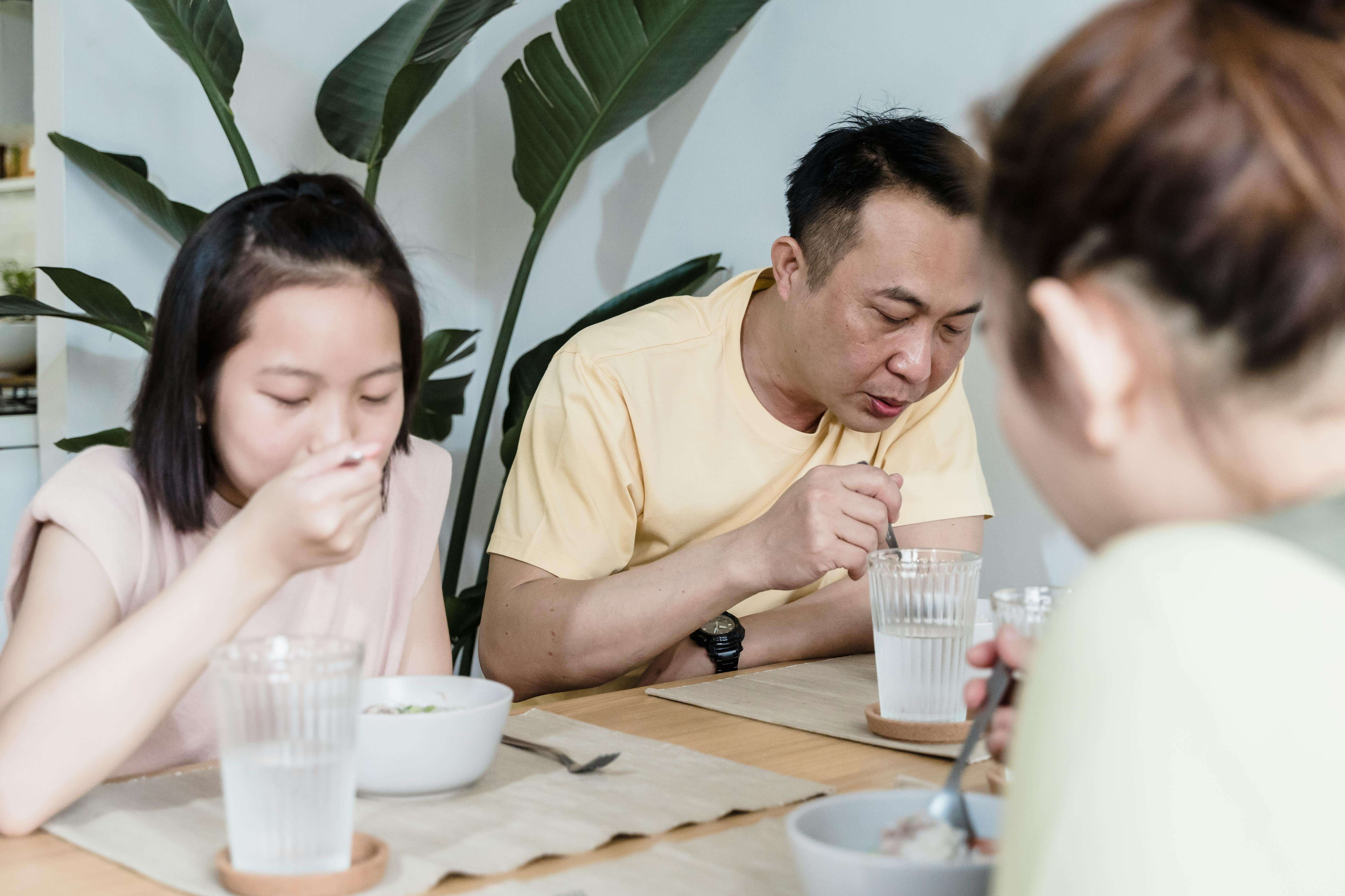 식사 시간이 불규칙하면 몸에 생기는 충격적인 변화 7가지