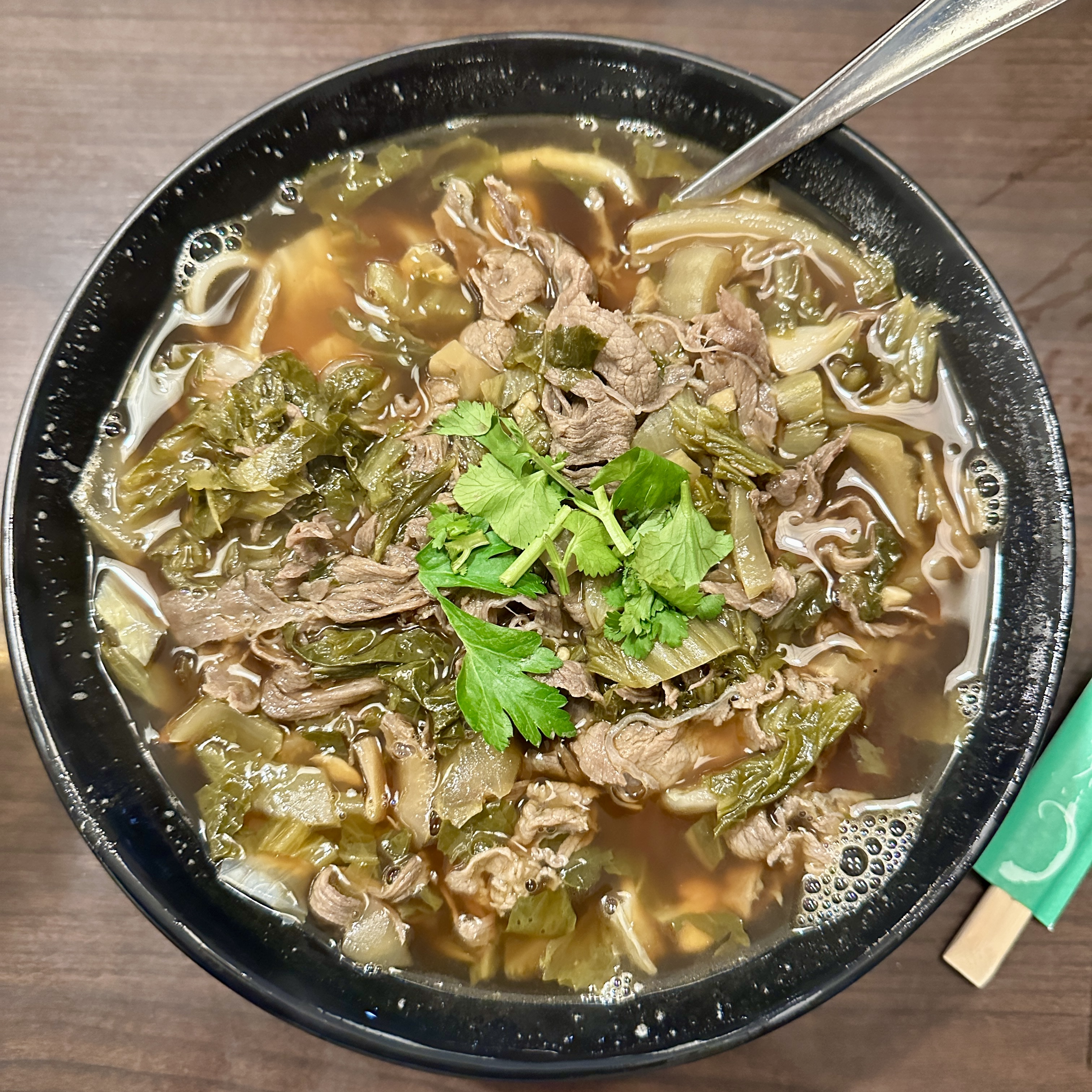 쌀국수처럼 생긴 국물 면요리