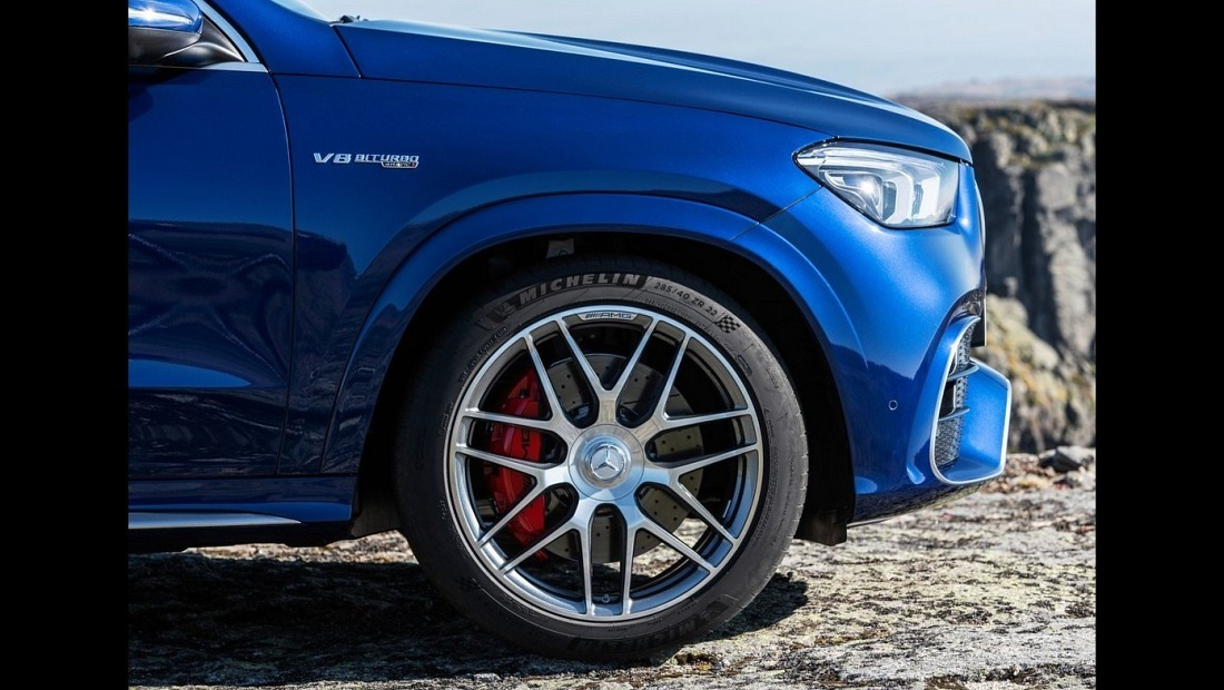 벤츠 GLE 53 AMG, BMW X5 M