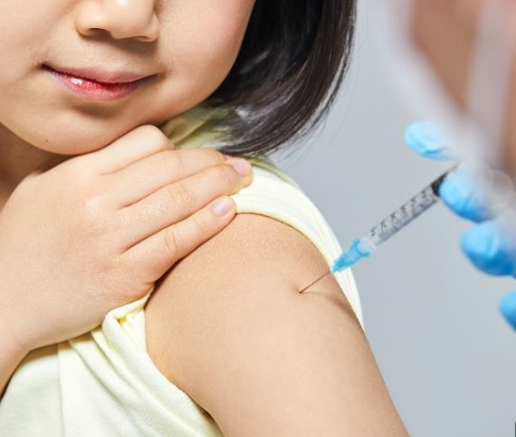 예방주사-맞는-아이