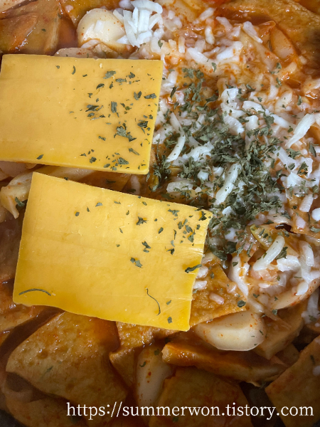 커클랜드 체다마일드치즈 와 떡볶이