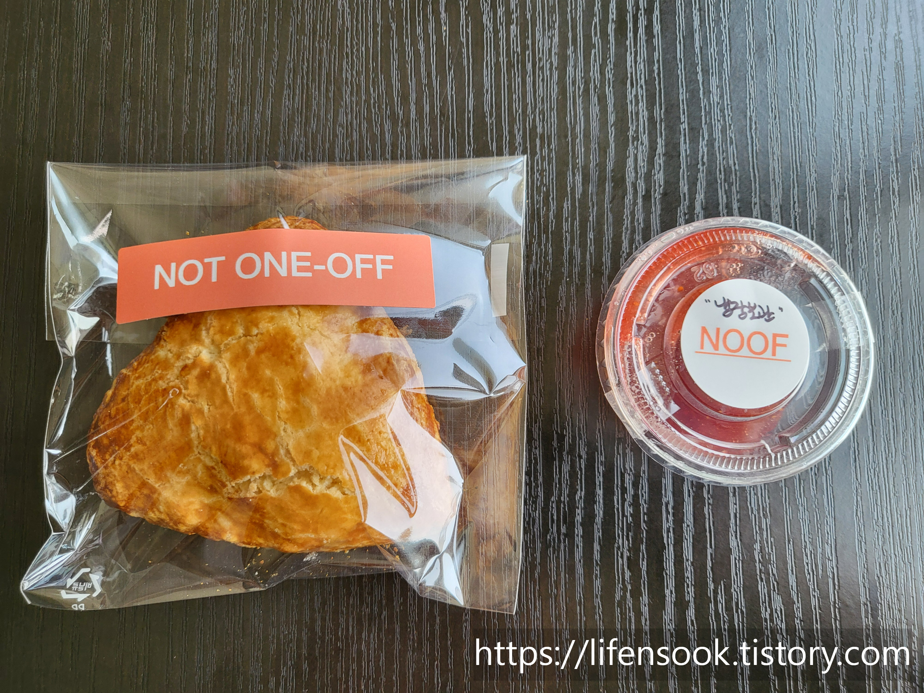 누프(NOOF) 플레인 스콘과 딸기잼
