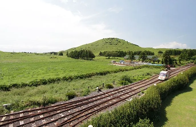 제주도-동쪽-테마파크-제주-레일바이크-액티비티-추천-용눈이오름과-하늘