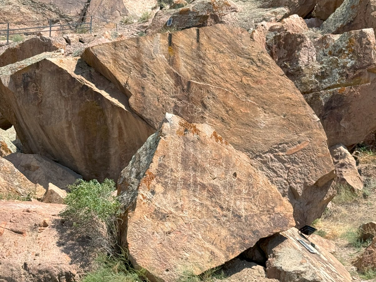 카자흐스탄 Tamgaly-Tas 암각화 사진2