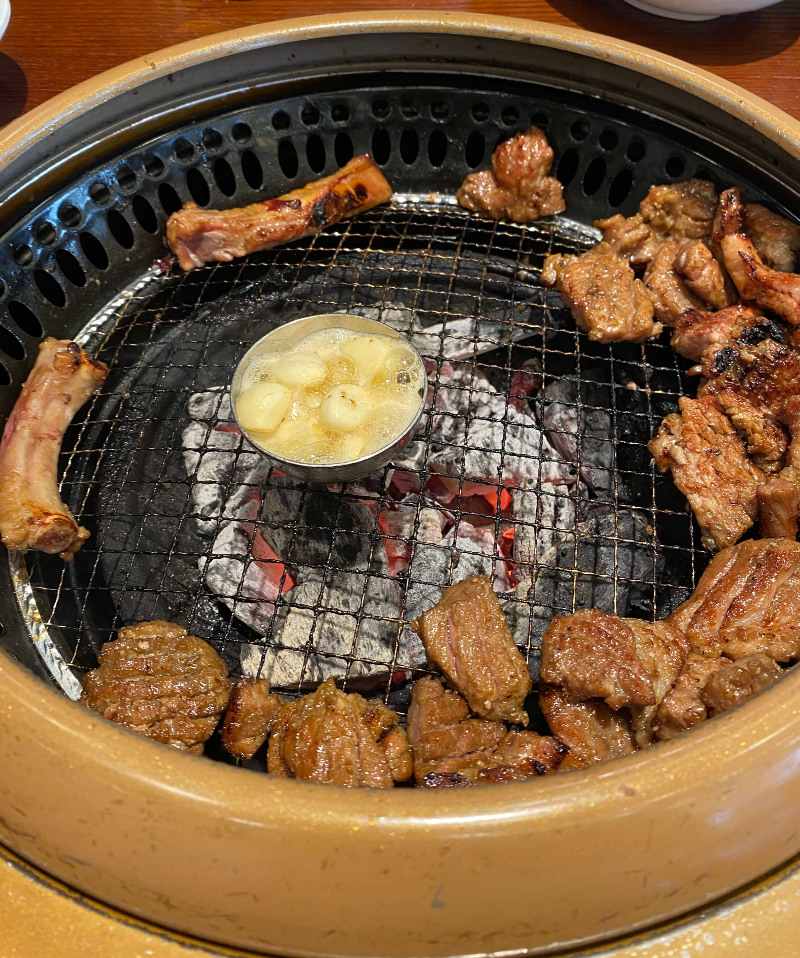 사가정 이학갈비 다 구워진 고기다.