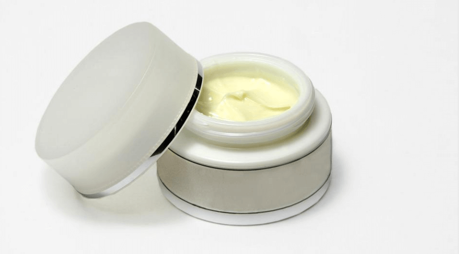 핸드 크림이 병에 담겨져 있는 모습