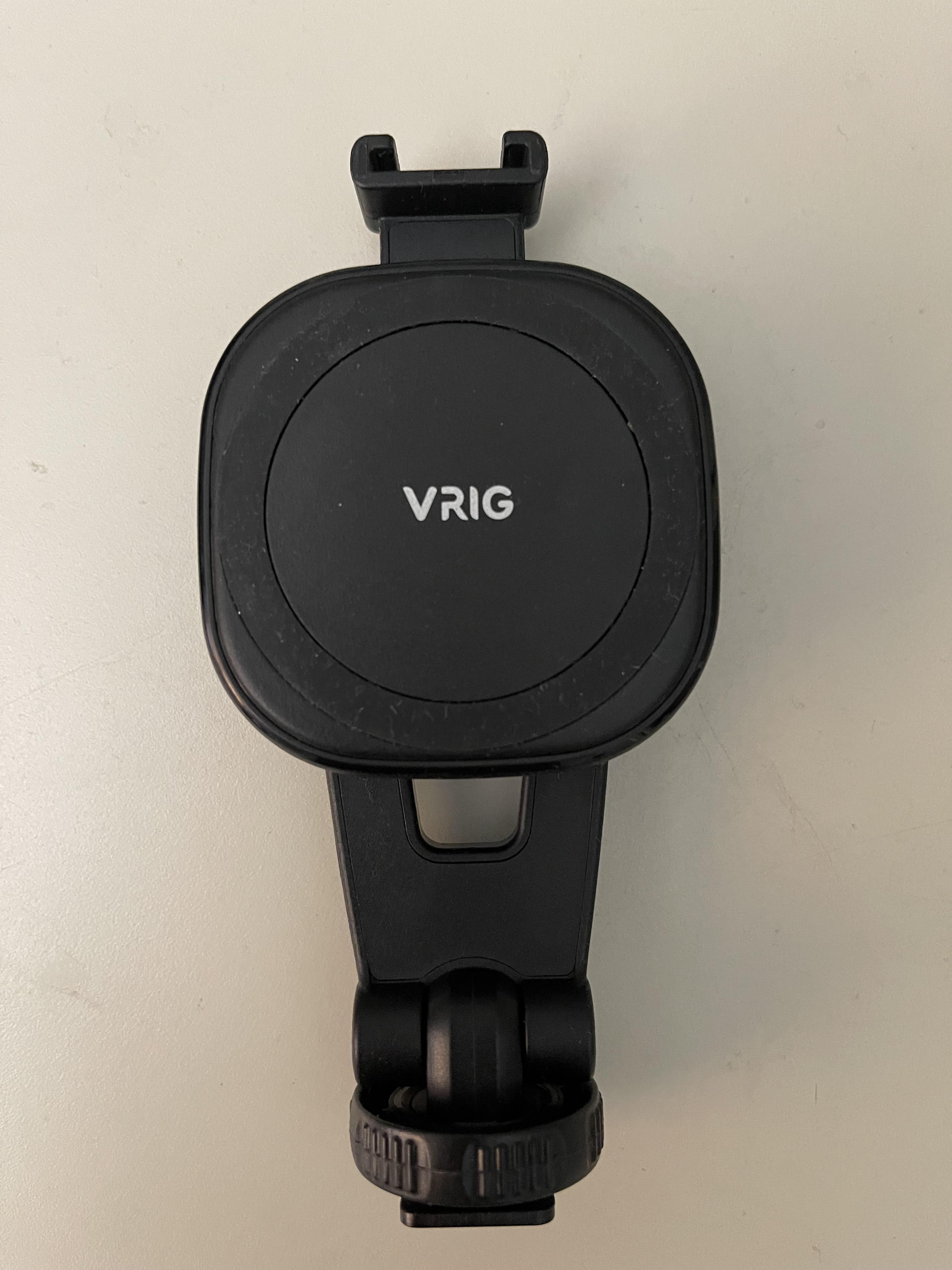 VRIG에서 나온 MG-03는 자석성분이 있는 맥세이프와 호환되는 핸드폰 거치대이다.