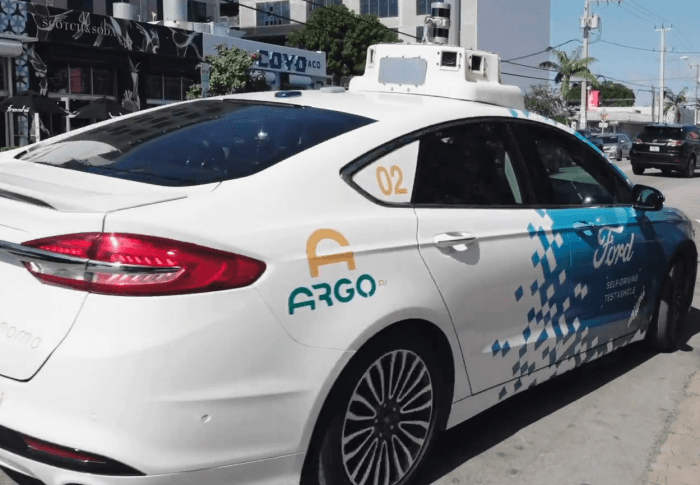 포드-자율주행차-도로위-모습