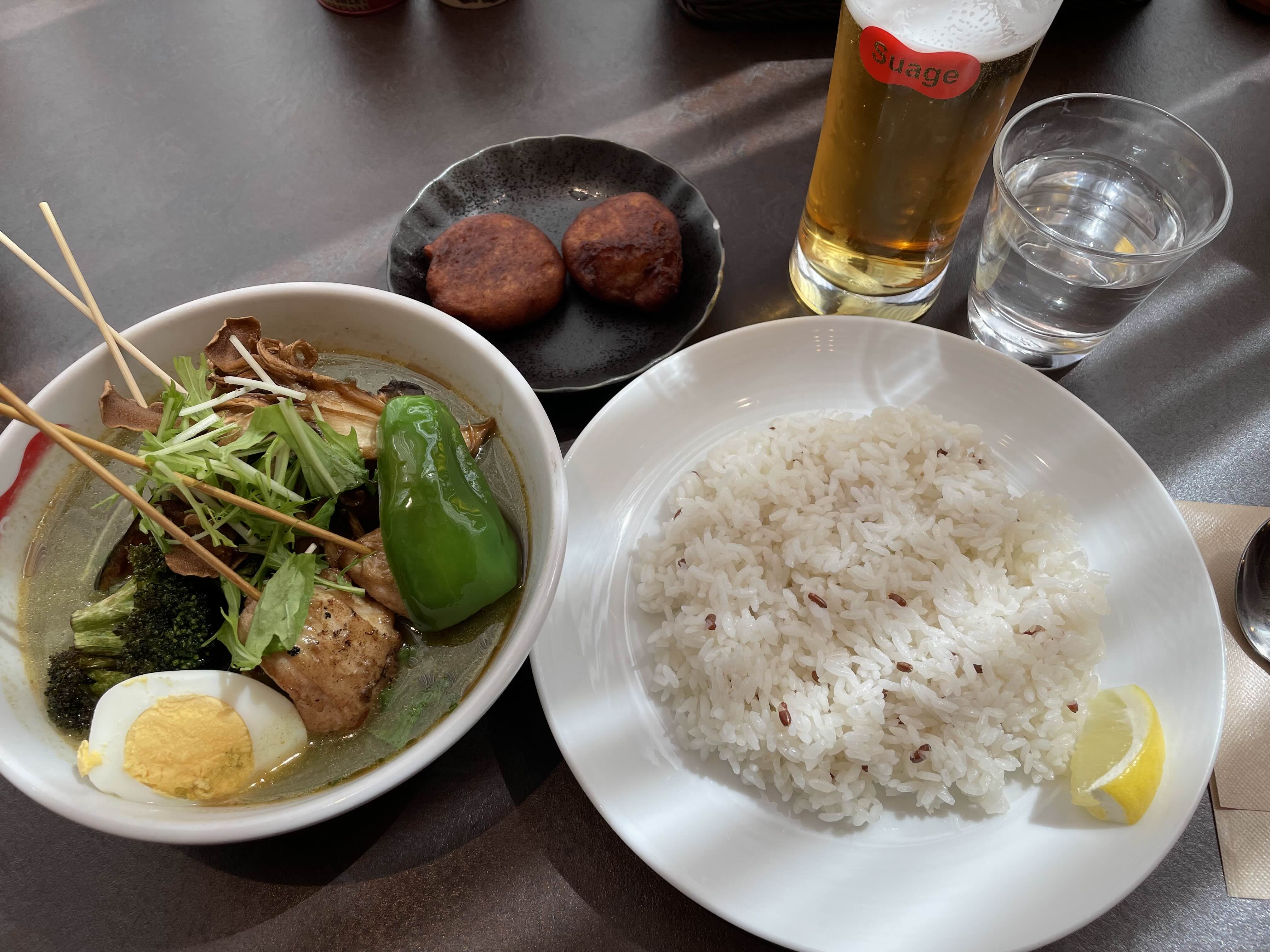 스아게에서 주문한 수프카레와 감자크로켓