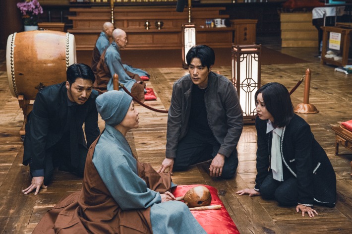 중간계 (2025) 영화 리뷰