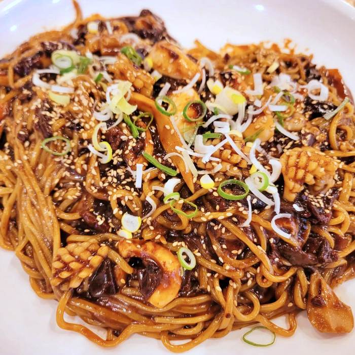 놀라운토요일 서울 경동시장 매운 우삼겹 쟁반짜장 맛집
