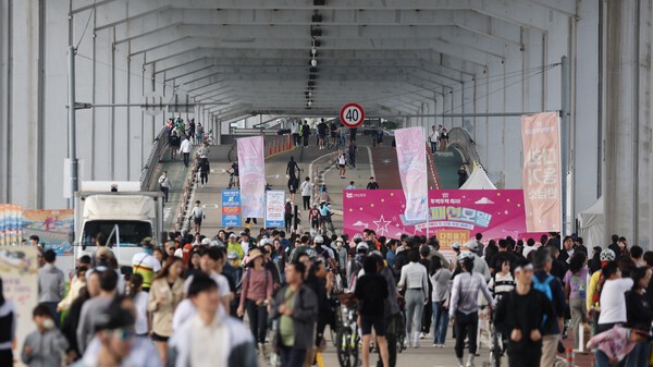 2025 차 없는 잠수교 뚜벅뚜벅 축제: 도심 속 걷기 여행의 진수 관련 차 없는 잠수교 뚜벅뚜벅 축제 사진