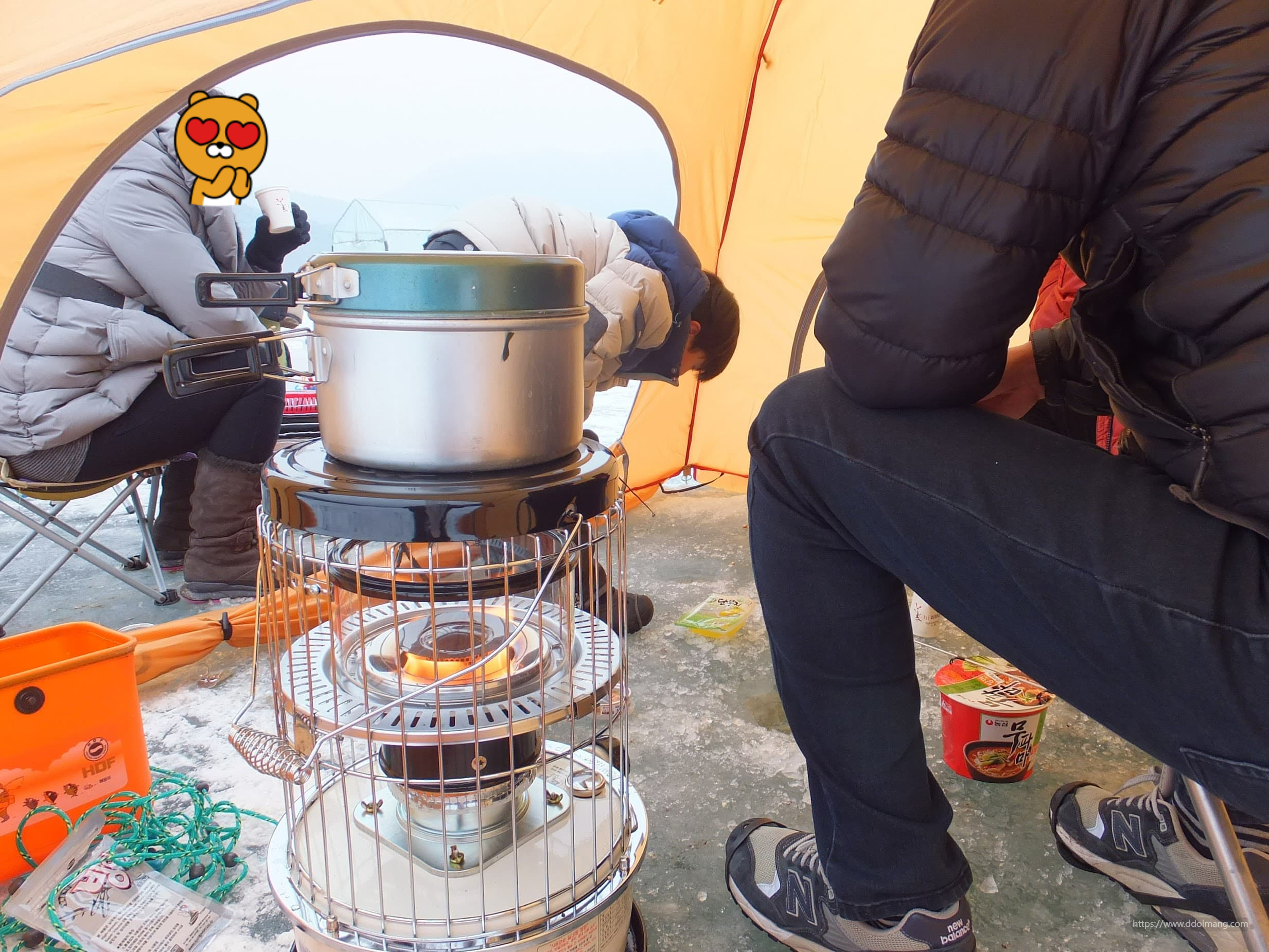 빙어 텐트 안 따뜻한 난로