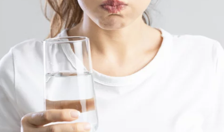 집에서 편도결석 제거하는 방법