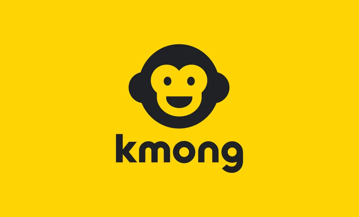 노란색-바탕에-크몽로고-원숭이가-그려져-있다