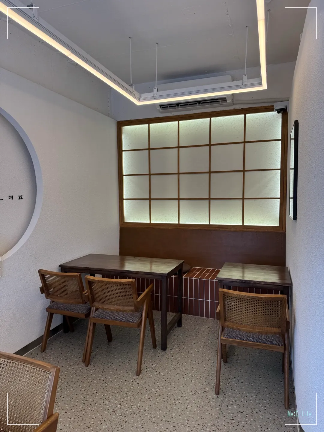 동네커피-서산-해미읍성-커피맛집-바닐라라떼-동네라떼-베이글-수제샌드위치-우드톤-화이트-인테리어