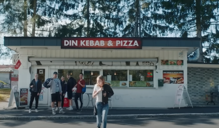 친구들로부터놀림받는탈레