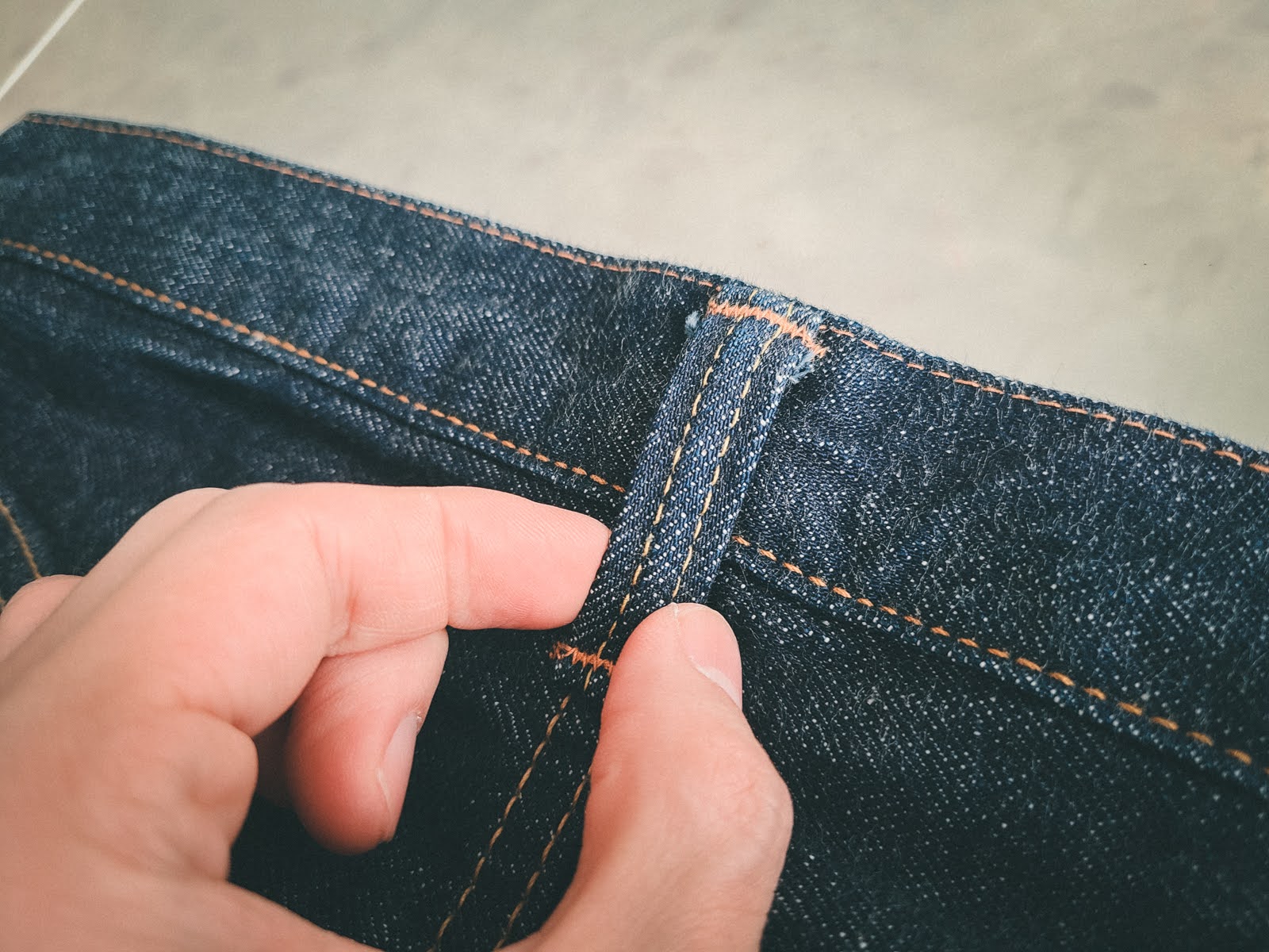 가운데가 튀어나온 벨트 루프 이쪽으로의 워싱이 기대됩니다