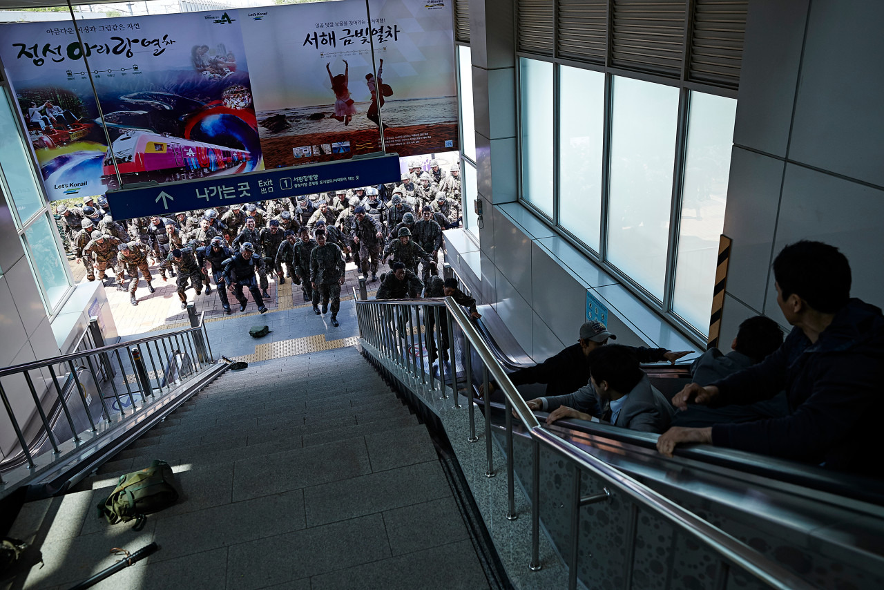 도시를 덮친 재난, 인간의 민낯, 희생의 의미 &lsquo;부산행&rsquo;