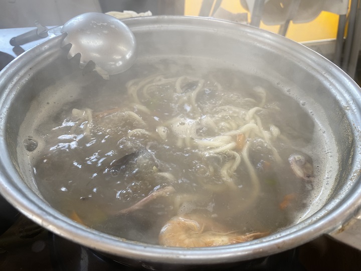 해물칼국수-끓이기