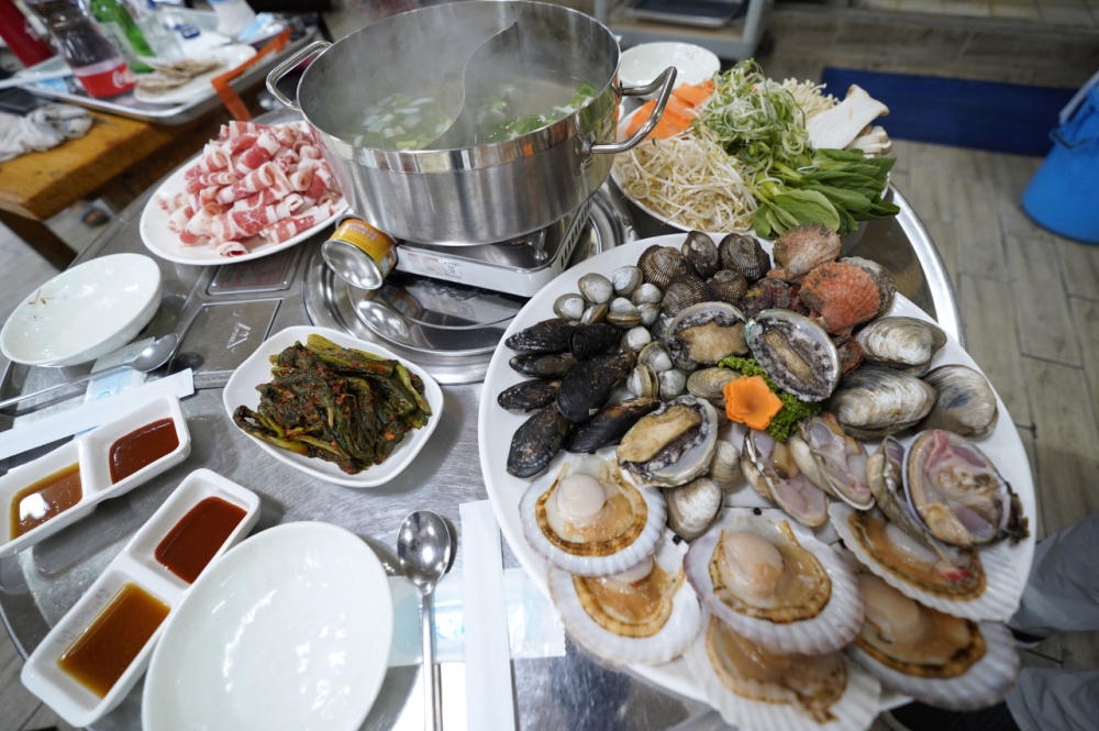 대천키조개삼합 샤브샤브 해물칼국수