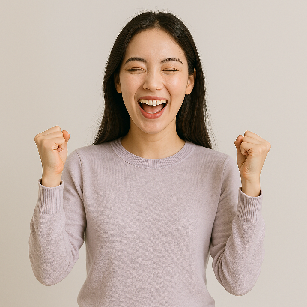 기뻐하는 여성사진