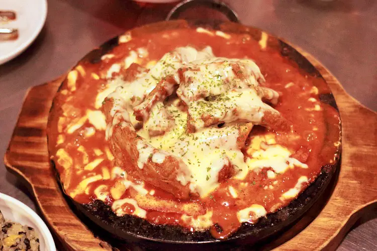 제209회 놀라운토요일 놀토 성남 모란 민속5일장 시장 매운 김치 치즈 등갈비 맛있는 식당 아이브 안유진, 레이, 이서 추천 맛집 소개
