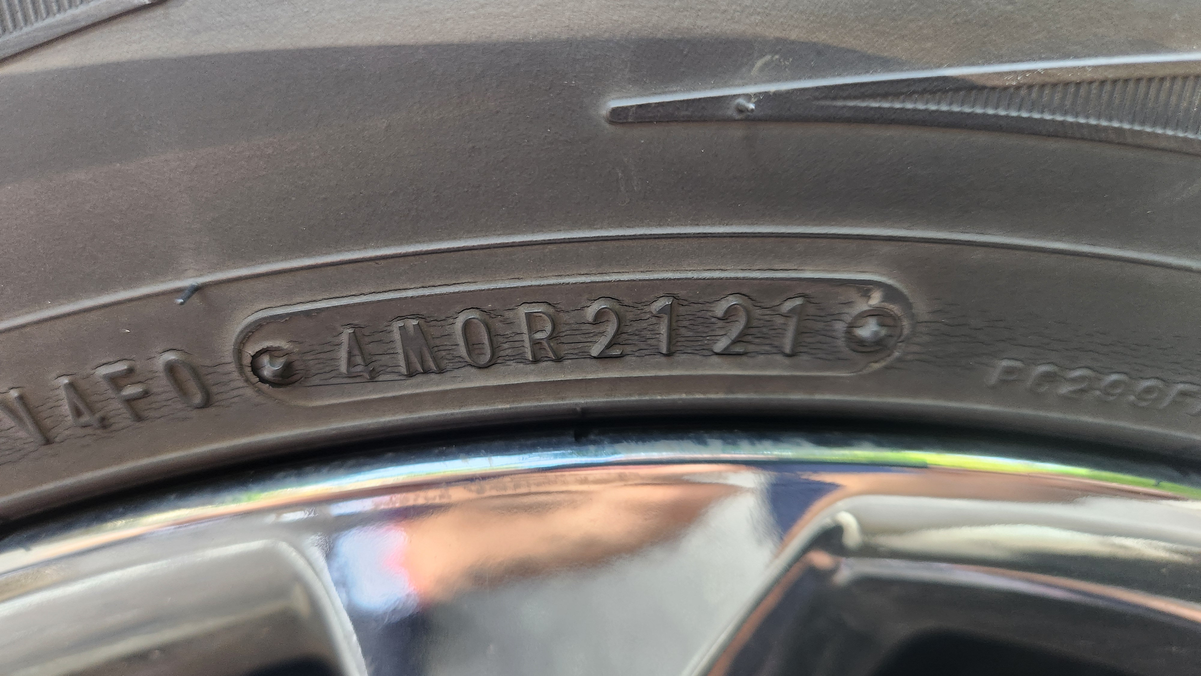 타이어 제조 년도 및 주차 확인 방법