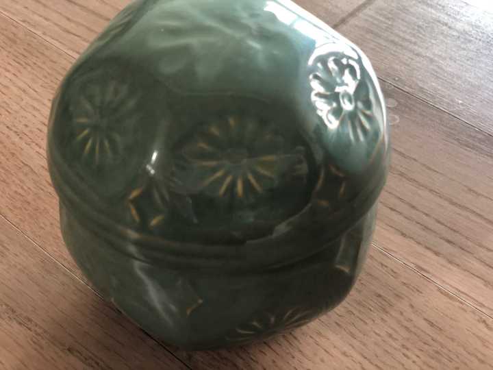 경옥고가 담긴 연록색 그릇