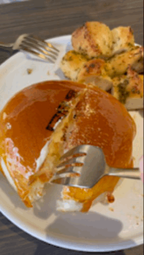 일상엔-베이커리카페-크림브릴뤠번-해체-영상