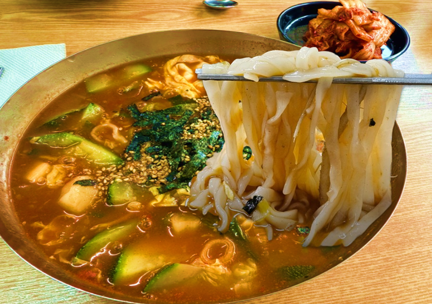 동해 대우칼국수의 면발